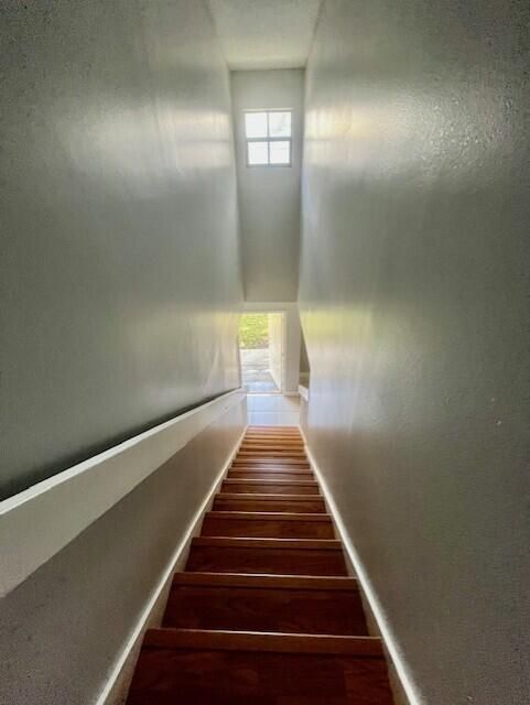 For Rent: $2,890 (3 beds, 2 baths, 1432 Square Feet)