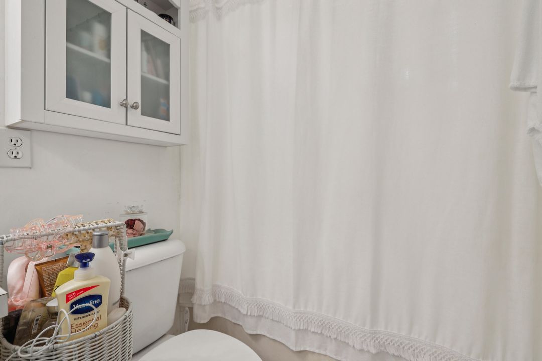 Active With Contract: $375,000 (3 beds, 2 baths, 1263 Square Feet)