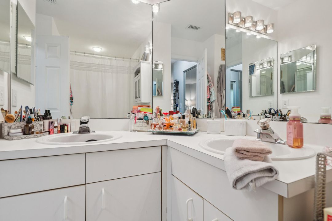 Active With Contract: $375,000 (3 beds, 2 baths, 1263 Square Feet)