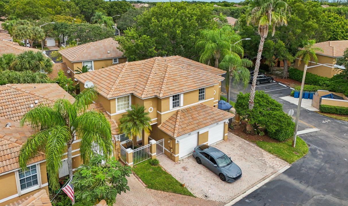 Active With Contract: $375,000 (3 beds, 2 baths, 1263 Square Feet)