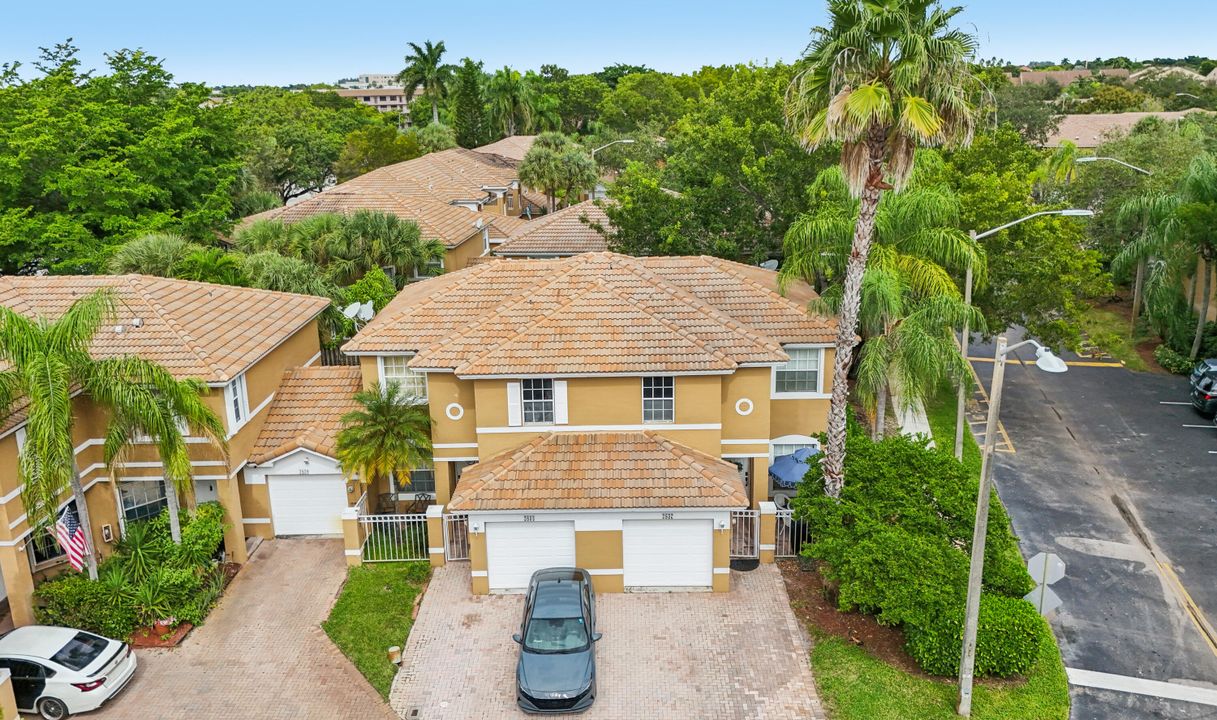 Active With Contract: $375,000 (3 beds, 2 baths, 1263 Square Feet)