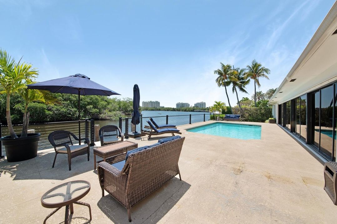 Под контрактом: $4,395,000 (4 спален, 4 ванн, 4181 Квадратных фут)