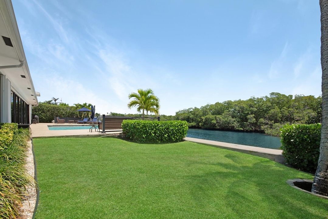 Под контрактом: $4,395,000 (4 спален, 4 ванн, 4181 Квадратных фут)