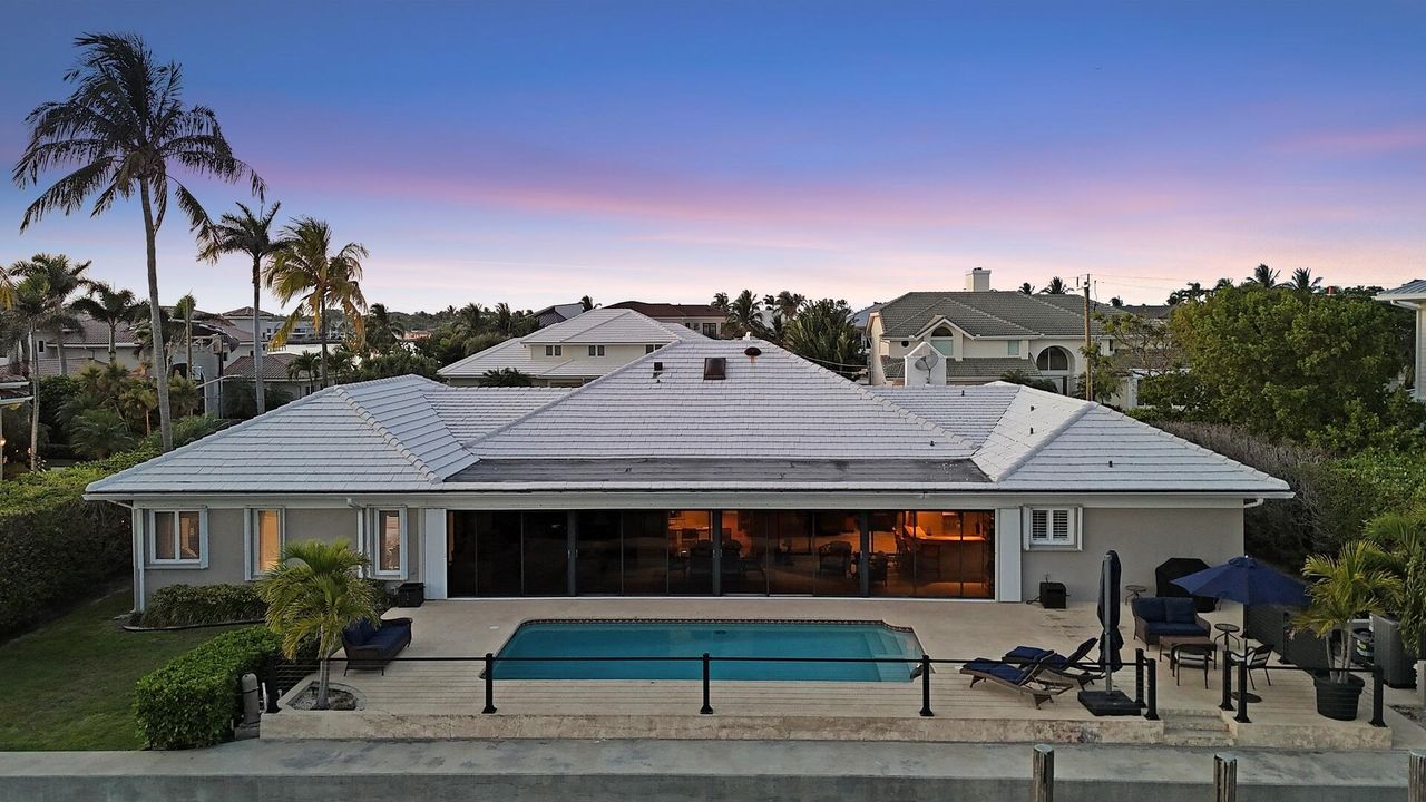 Под контрактом: $4,395,000 (4 спален, 4 ванн, 4181 Квадратных фут)