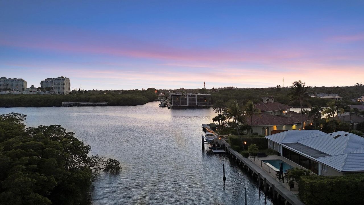 Под контрактом: $4,395,000 (4 спален, 4 ванн, 4181 Квадратных фут)