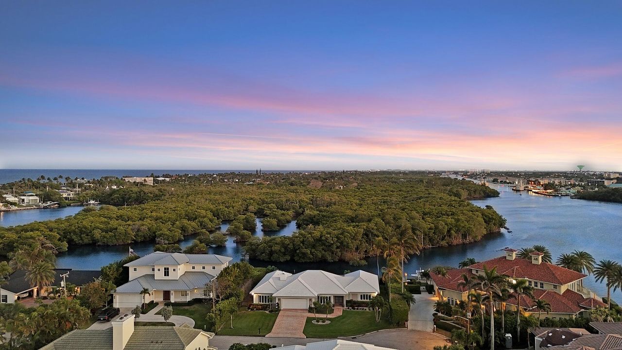 Под контрактом: $4,395,000 (4 спален, 4 ванн, 4181 Квадратных фут)