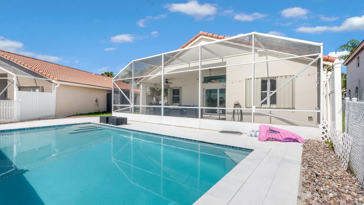 Active With Contract: $550,000 (3 beds, 2 baths, 1922 Square Feet)