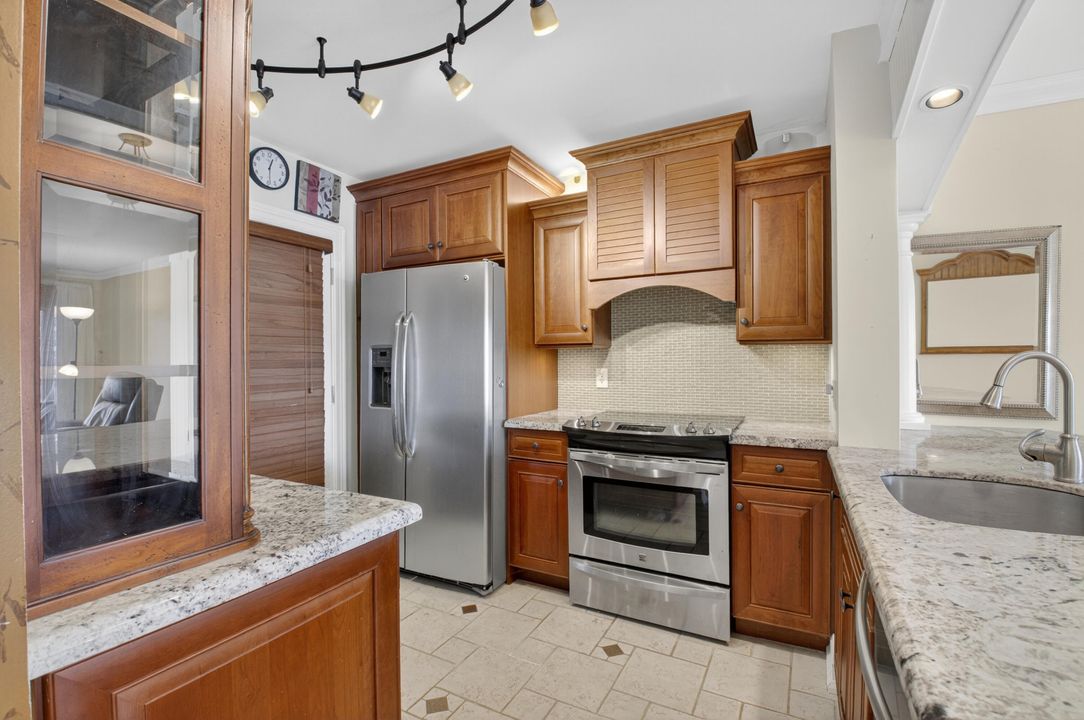 For Sale: $460,000 (1 beds, 1 baths, 793 Square Feet)
