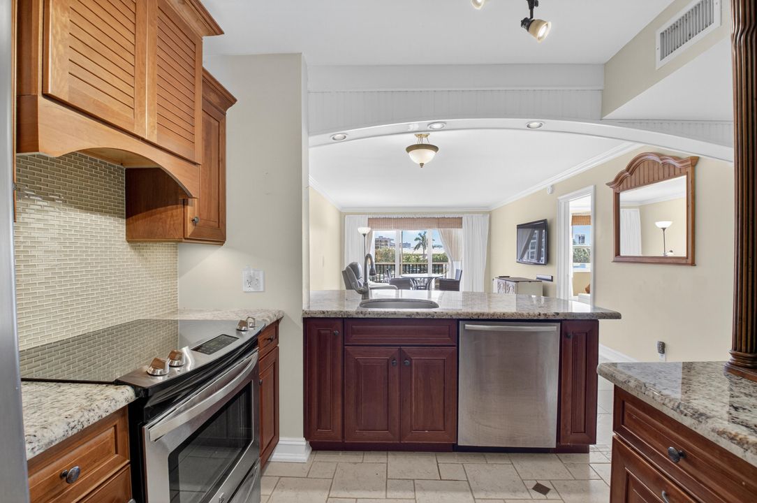 For Sale: $460,000 (1 beds, 1 baths, 793 Square Feet)