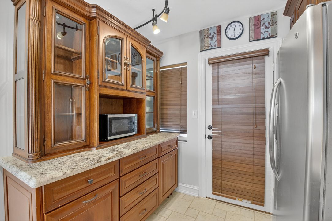 For Sale: $460,000 (1 beds, 1 baths, 793 Square Feet)