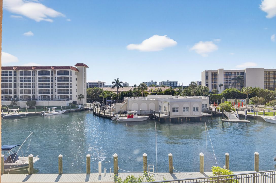 For Sale: $460,000 (1 beds, 1 baths, 793 Square Feet)