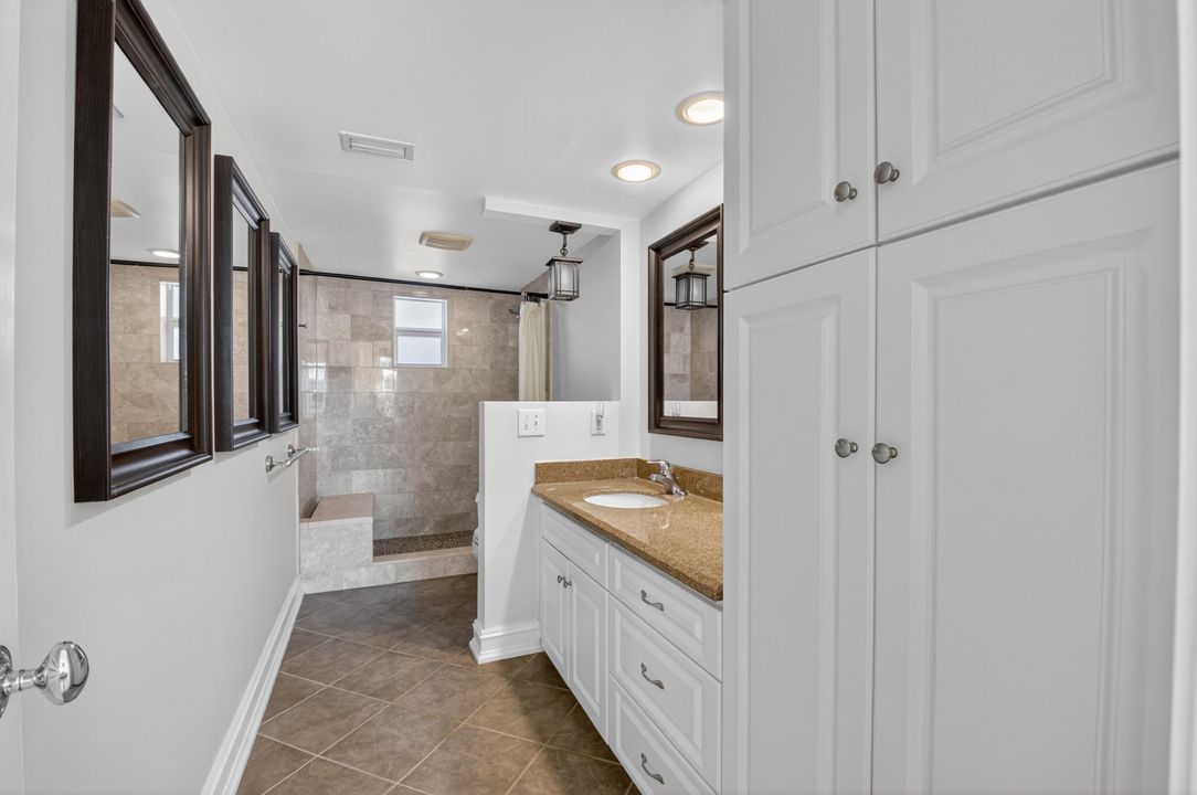 For Sale: $460,000 (1 beds, 1 baths, 793 Square Feet)