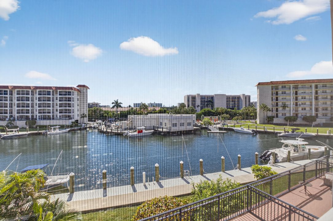 For Sale: $460,000 (1 beds, 1 baths, 793 Square Feet)