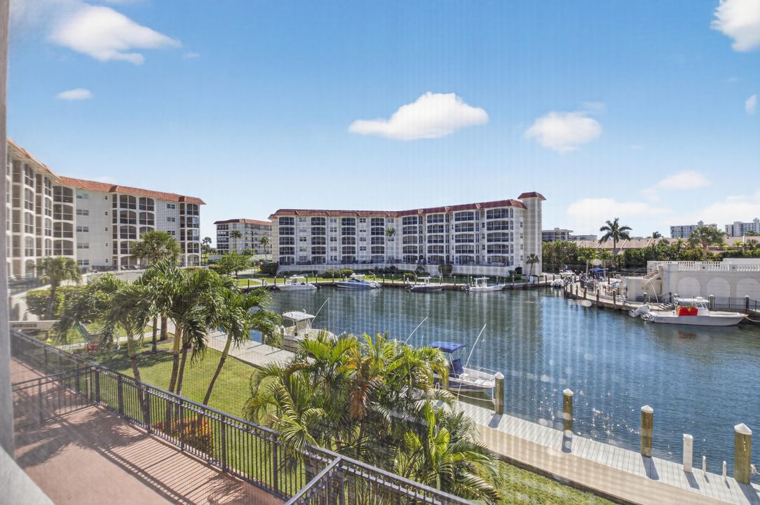 For Sale: $460,000 (1 beds, 1 baths, 793 Square Feet)