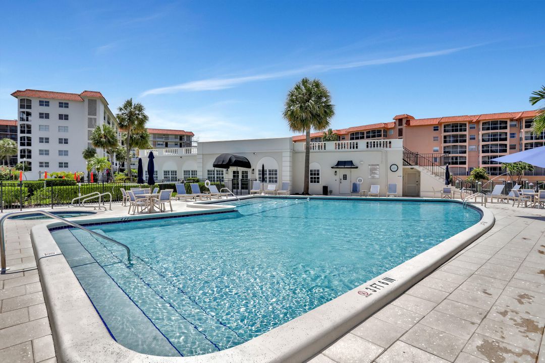 For Sale: $460,000 (1 beds, 1 baths, 793 Square Feet)