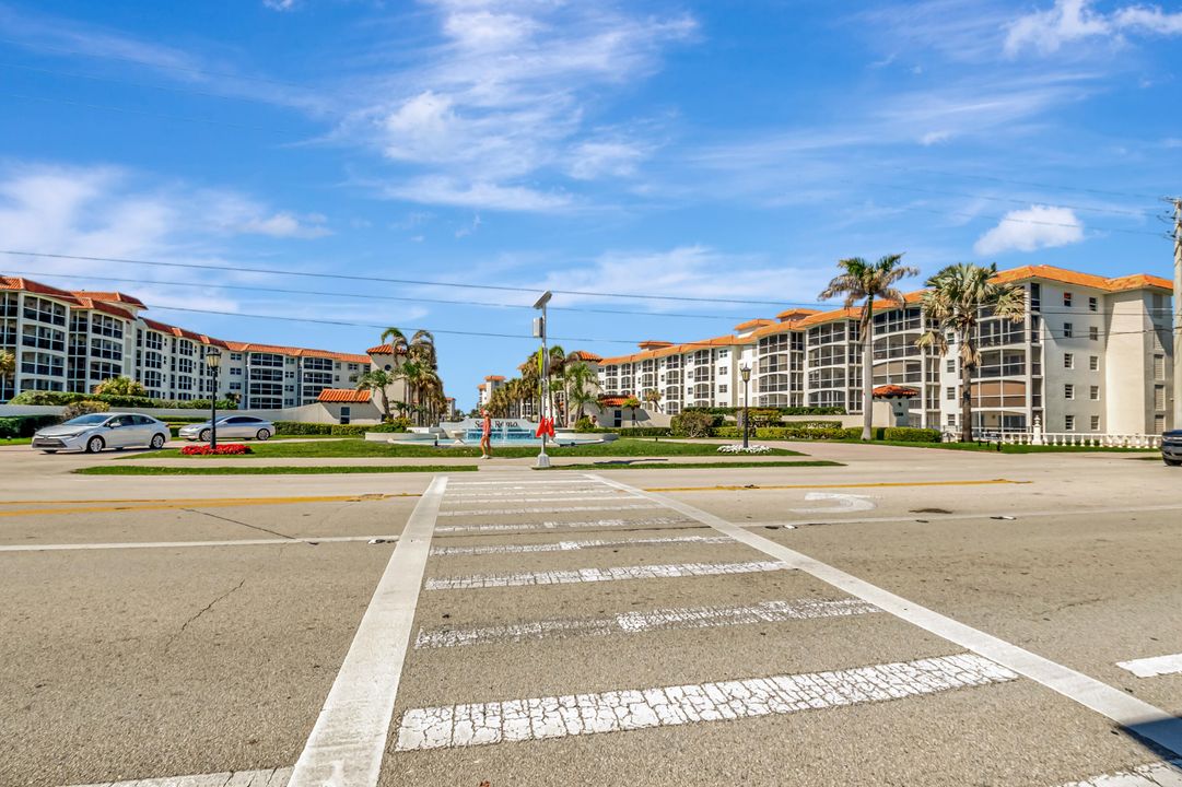 For Sale: $460,000 (1 beds, 1 baths, 793 Square Feet)