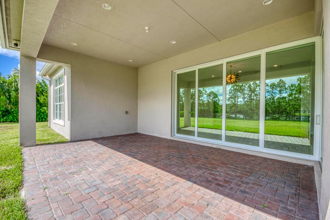 For Sale: $1,500,000 (4 beds, 3 baths, 3084 Square Feet)