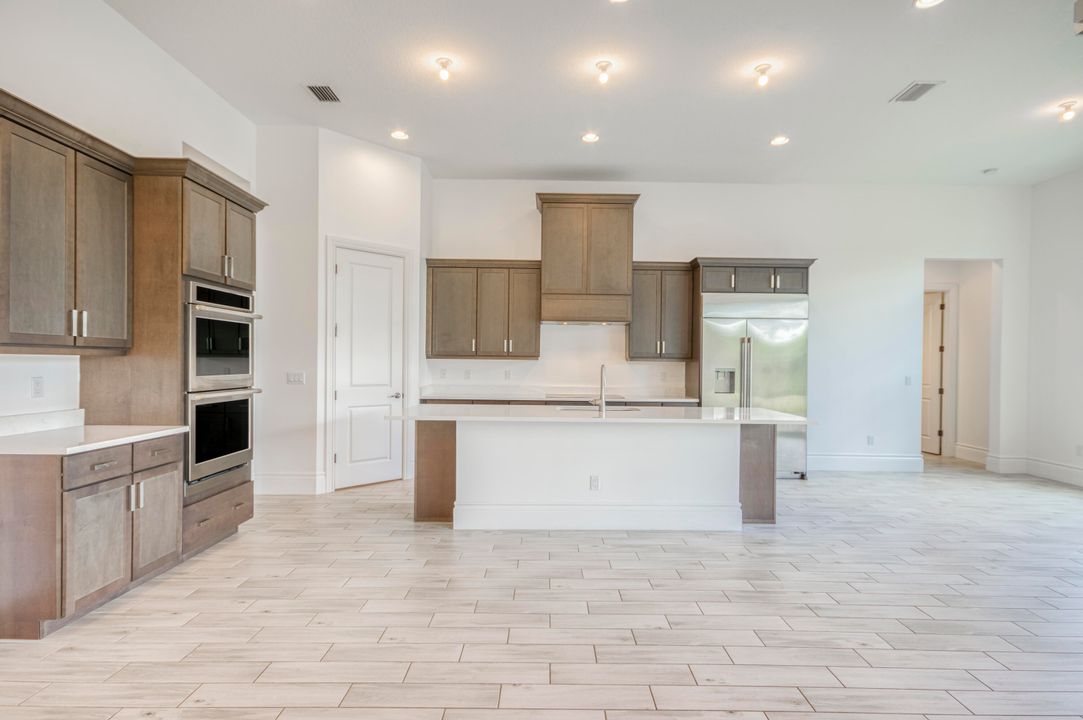 For Sale: $1,500,000 (4 beds, 3 baths, 3084 Square Feet)