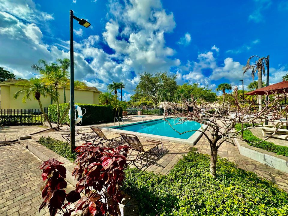 For Rent: $2,200 (3 beds, 2 baths, 1100 Square Feet)