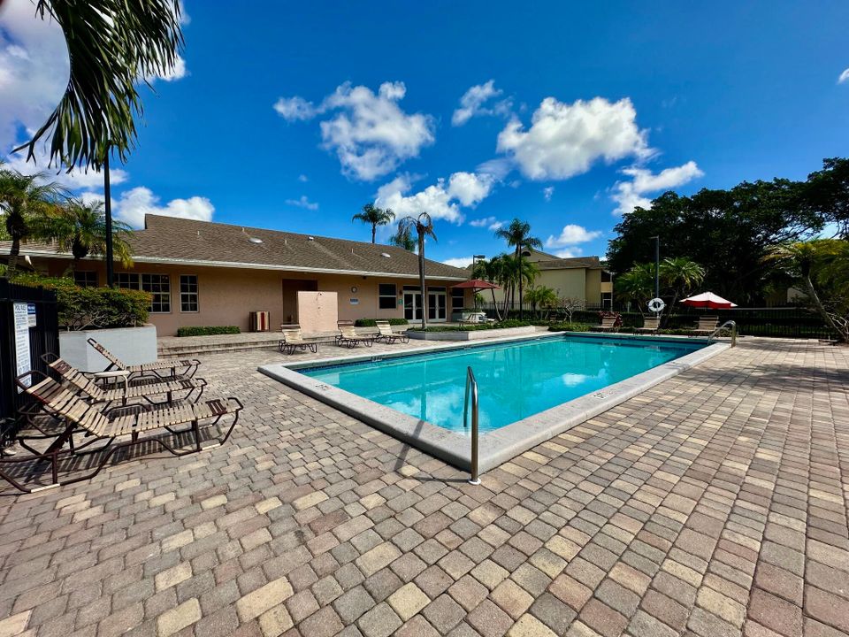 For Rent: $2,200 (3 beds, 2 baths, 1100 Square Feet)