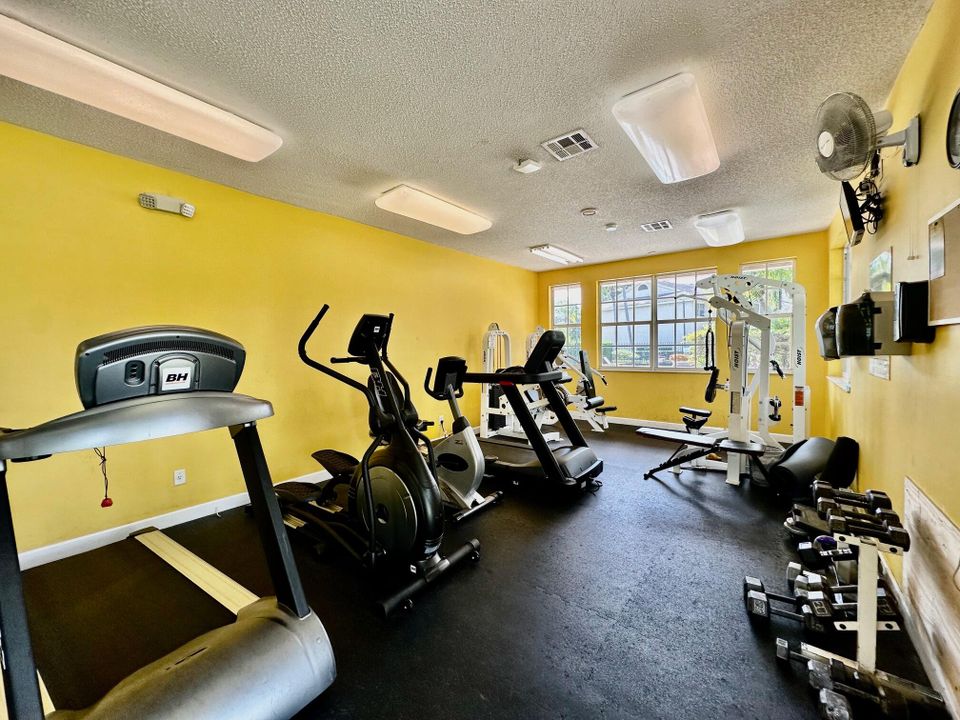 For Rent: $2,200 (3 beds, 2 baths, 1100 Square Feet)