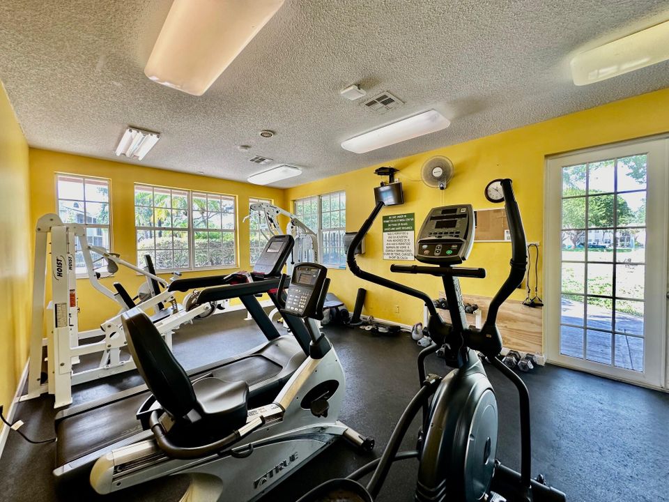 For Rent: $2,200 (3 beds, 2 baths, 1100 Square Feet)