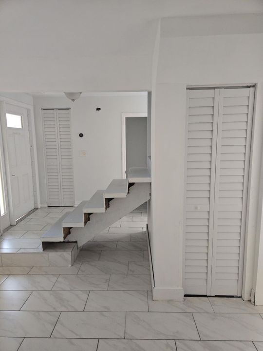 For Rent: $2,300 (2 beds, 1 baths, 1157 Square Feet)