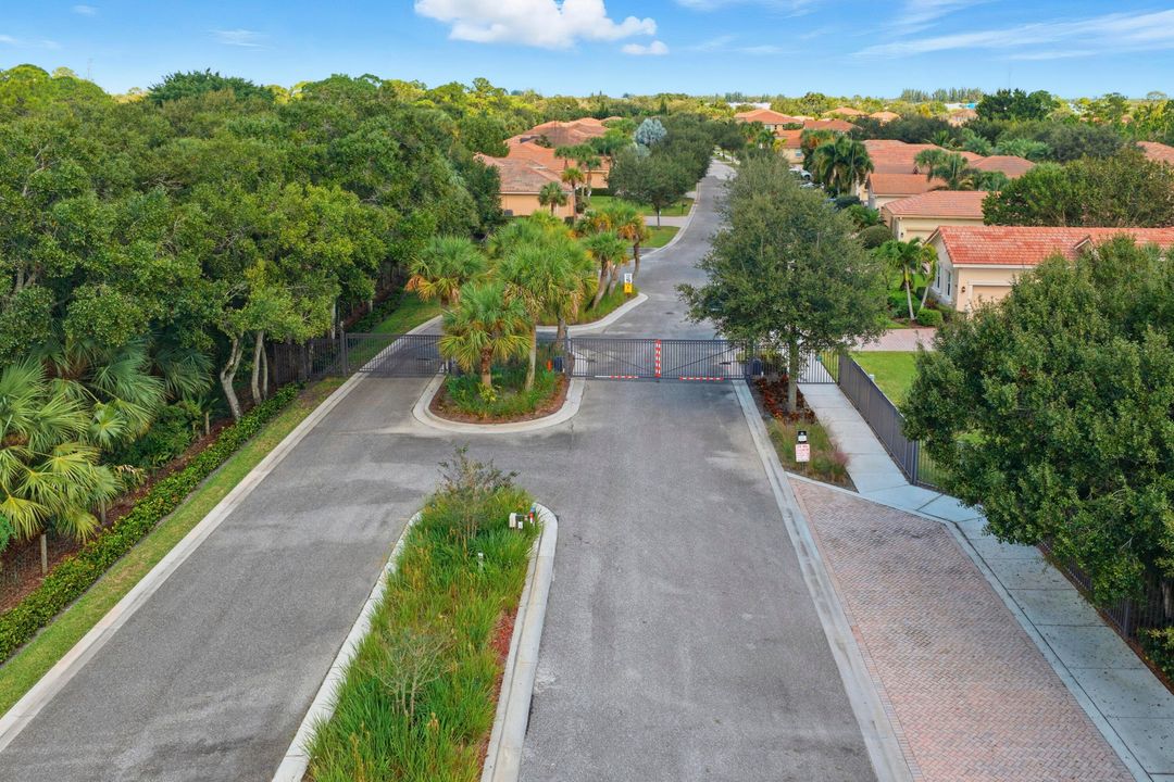 For Sale: $849,000 (3 beds, 2 baths, 2039 Square Feet)