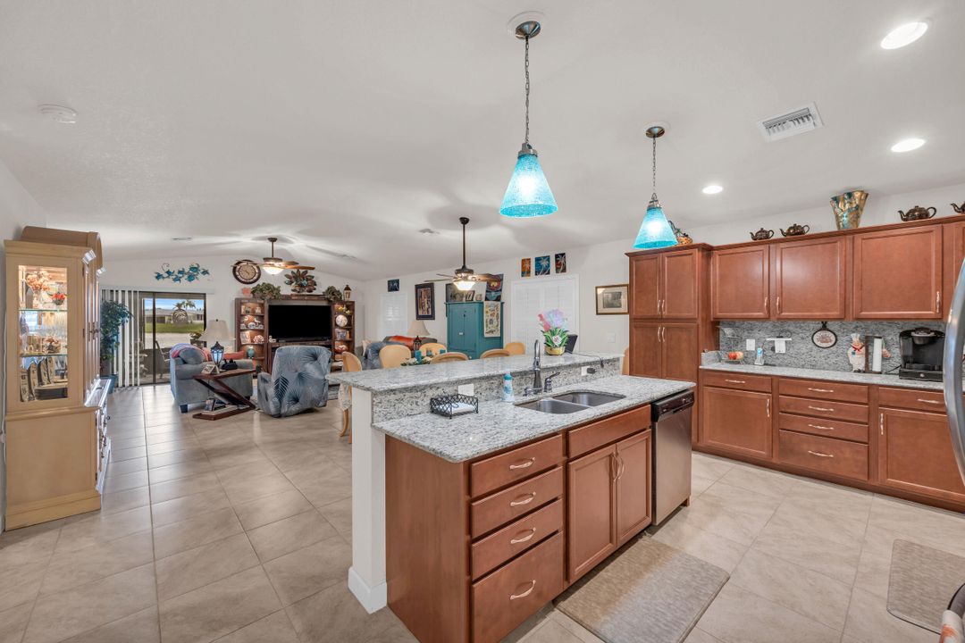 待售: $239,900 (3 贝兹, 2 浴室, 1767 平方英尺)