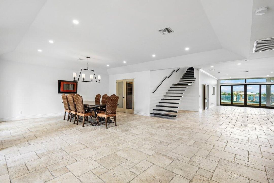 出租: $35,000 (4 贝兹, 4 浴室, 4157 平方英尺)