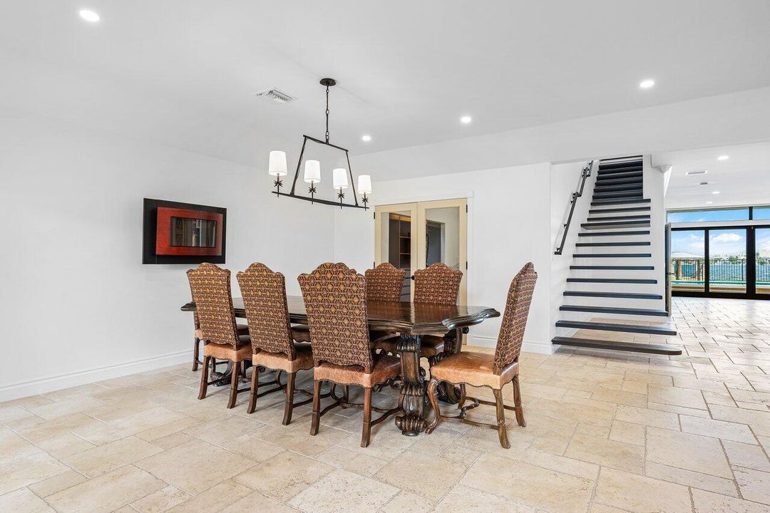 出租: $35,000 (4 贝兹, 4 浴室, 4157 平方英尺)