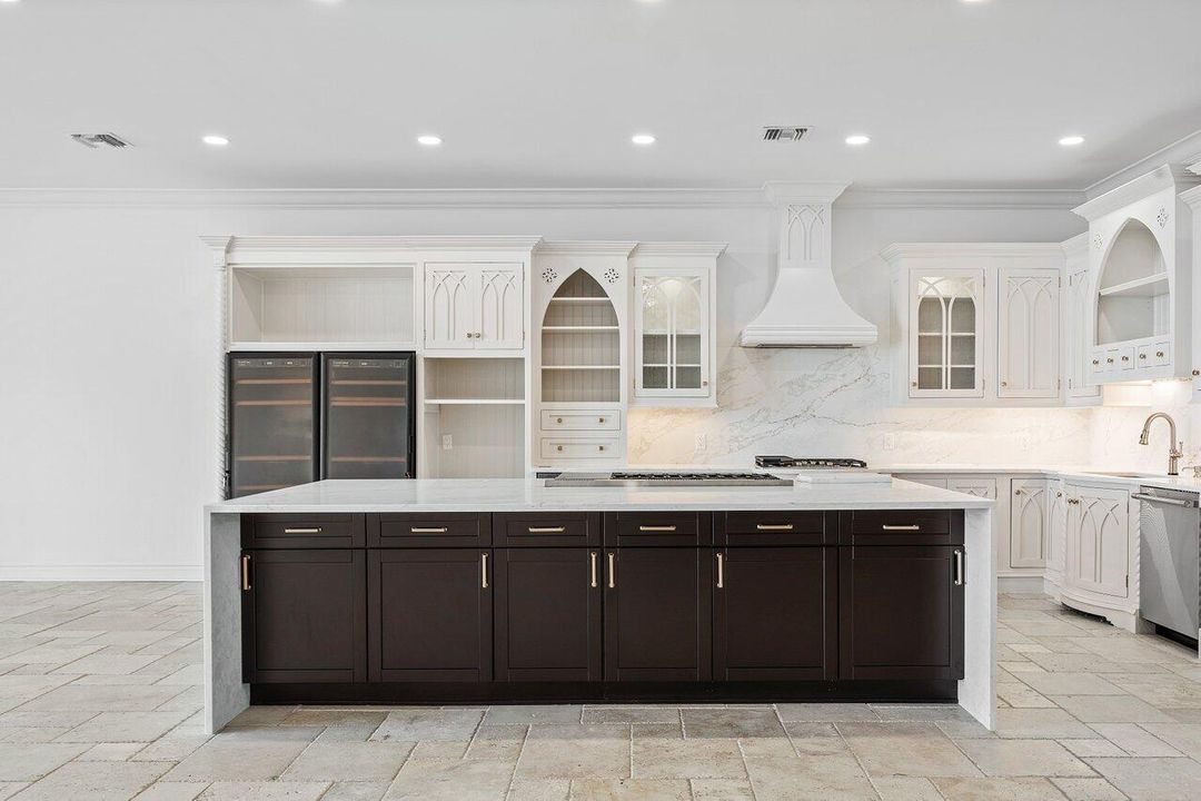 出租: $35,000 (4 贝兹, 4 浴室, 4157 平方英尺)