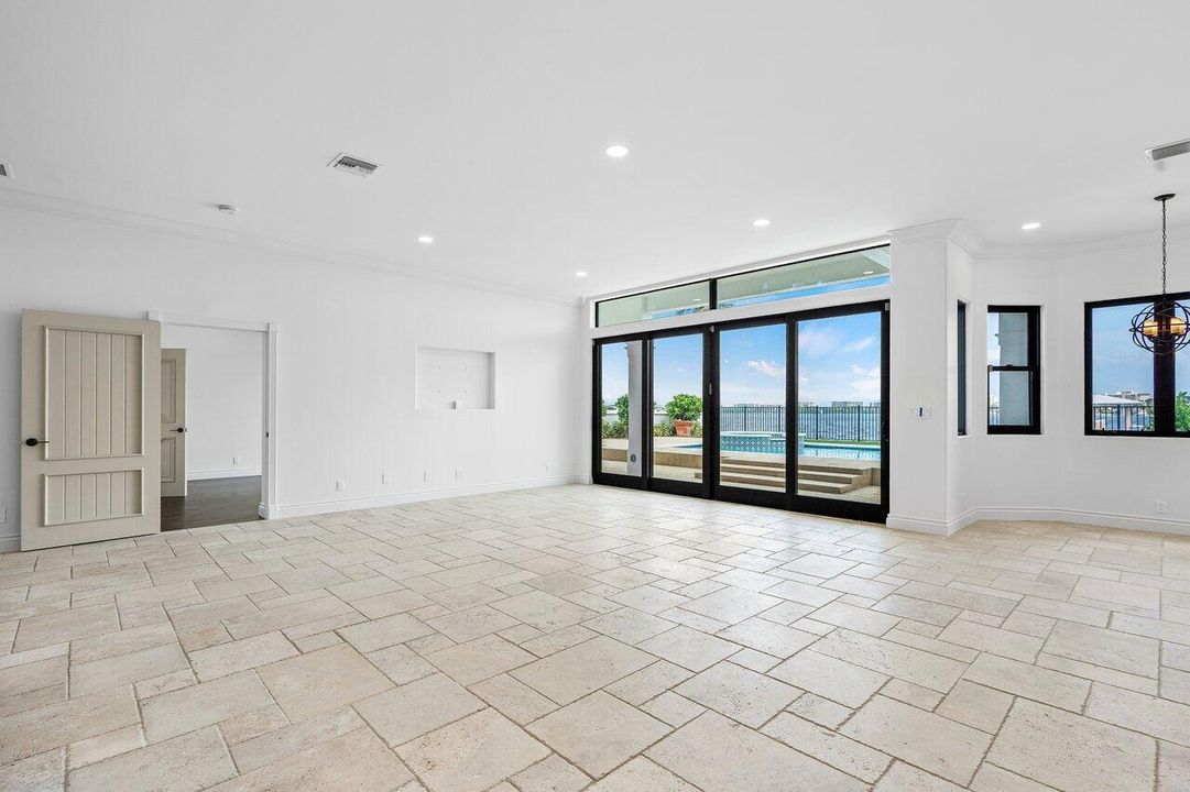 出租: $35,000 (4 贝兹, 4 浴室, 4157 平方英尺)