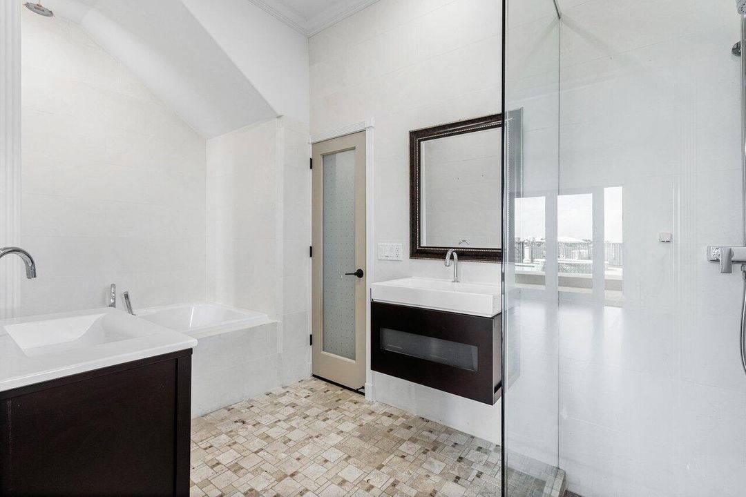 出租: $35,000 (4 贝兹, 4 浴室, 4157 平方英尺)