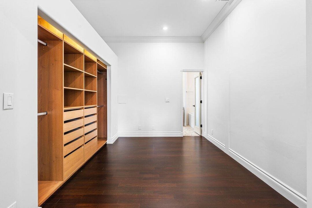 出租: $35,000 (4 贝兹, 4 浴室, 4157 平方英尺)