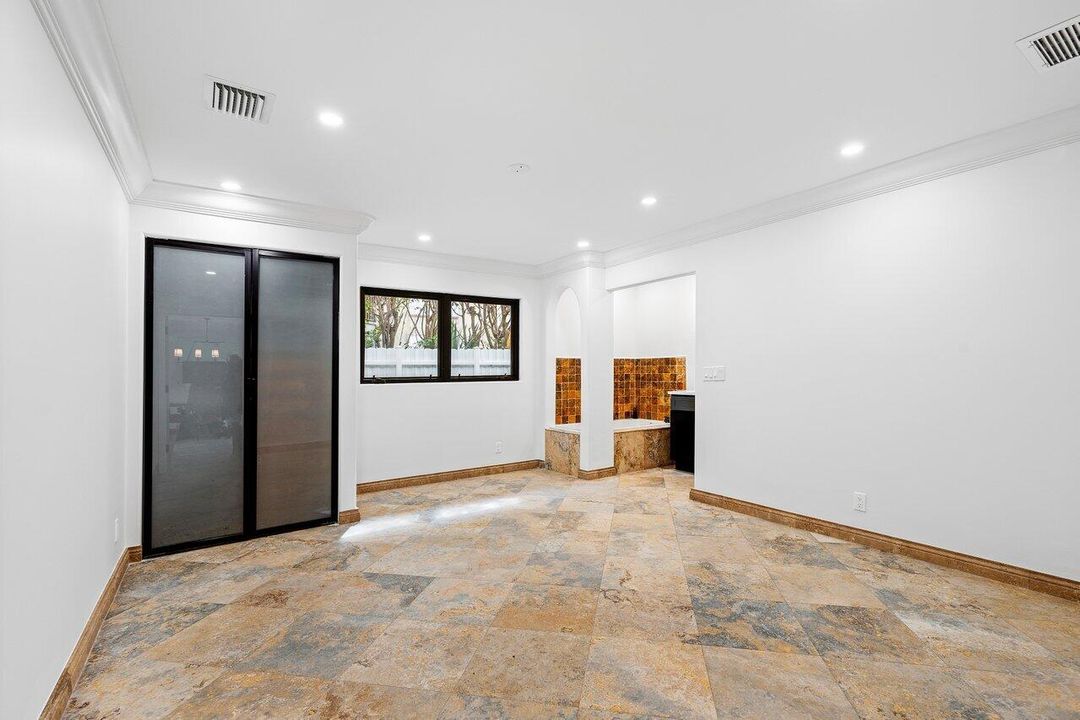 出租: $35,000 (4 贝兹, 4 浴室, 4157 平方英尺)