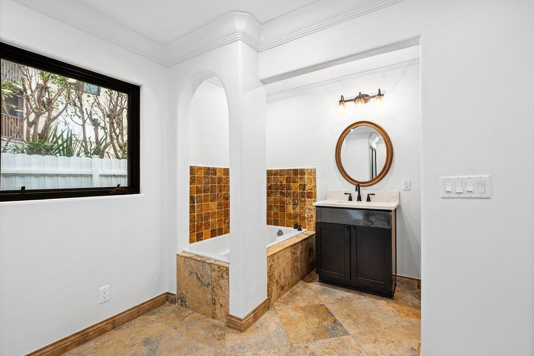 出租: $35,000 (4 贝兹, 4 浴室, 4157 平方英尺)