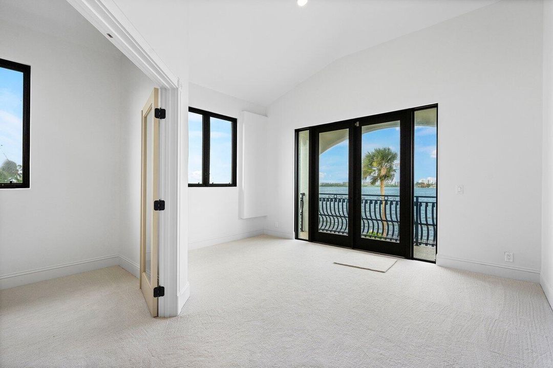 出租: $35,000 (4 贝兹, 4 浴室, 4157 平方英尺)