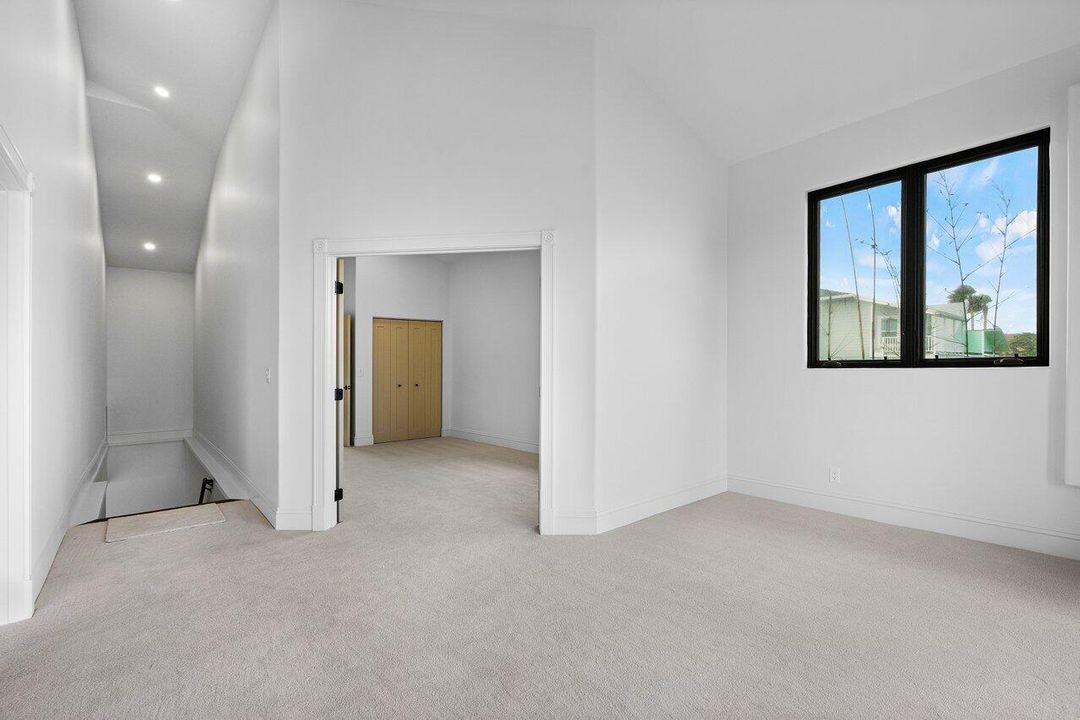 出租: $35,000 (4 贝兹, 4 浴室, 4157 平方英尺)