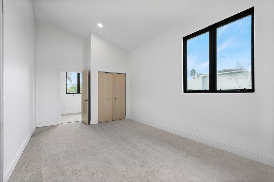 出租: $35,000 (4 贝兹, 4 浴室, 4157 平方英尺)