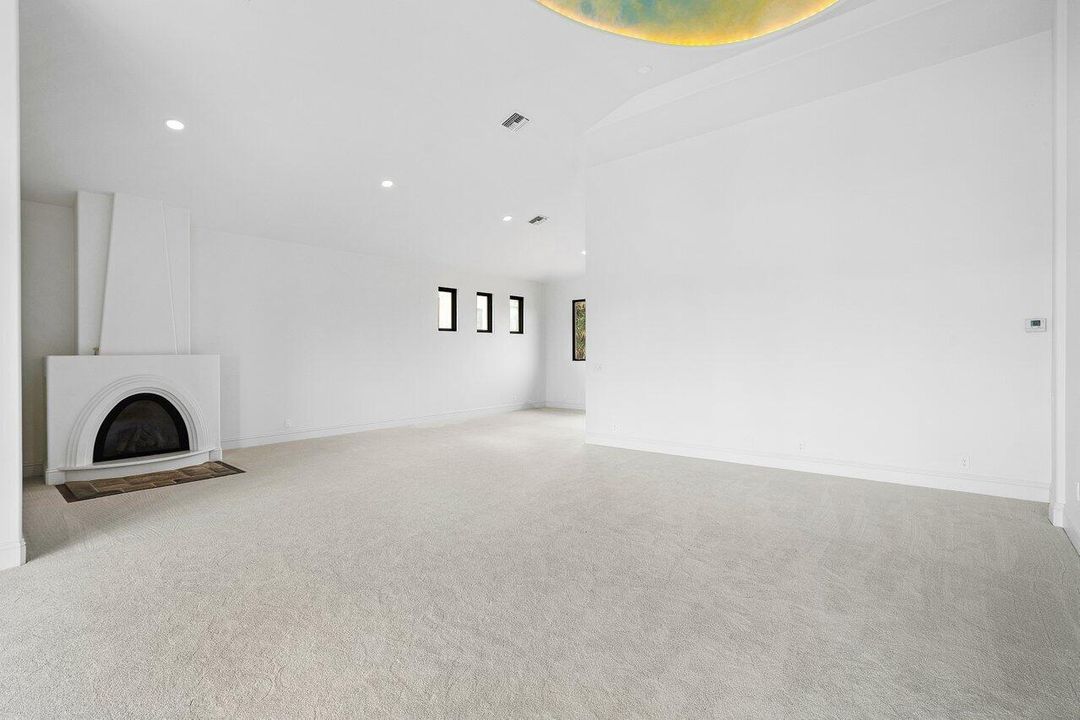 出租: $35,000 (4 贝兹, 4 浴室, 4157 平方英尺)