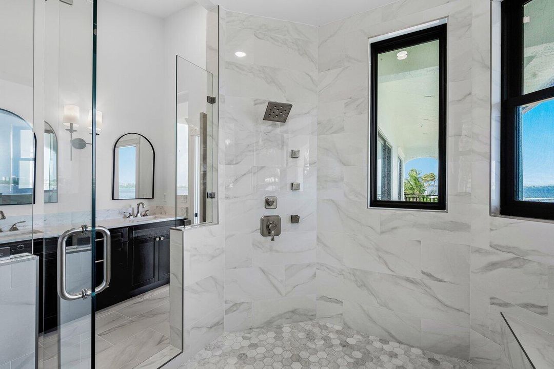 出租: $35,000 (4 贝兹, 4 浴室, 4157 平方英尺)