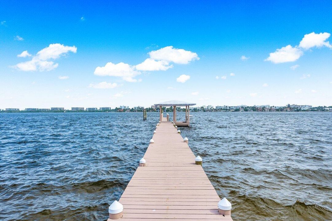 出租: $35,000 (4 贝兹, 4 浴室, 4157 平方英尺)