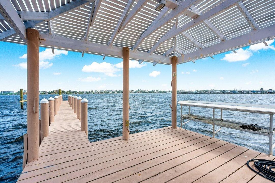 出租: $35,000 (4 贝兹, 4 浴室, 4157 平方英尺)