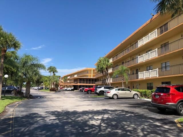 For Rent: $1,700 (1 beds, 1 baths, 741 Square Feet)