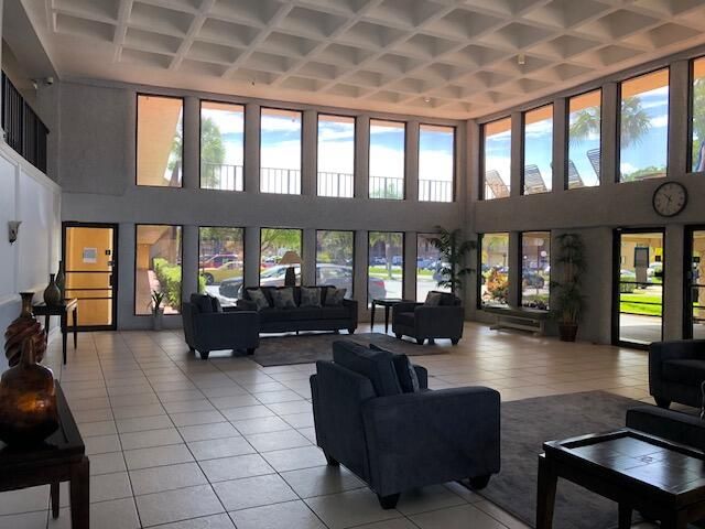 For Rent: $1,700 (1 beds, 1 baths, 741 Square Feet)