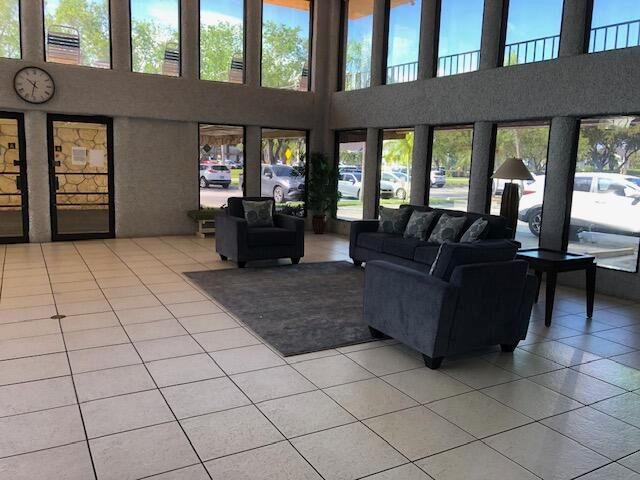 For Rent: $1,700 (1 beds, 1 baths, 741 Square Feet)