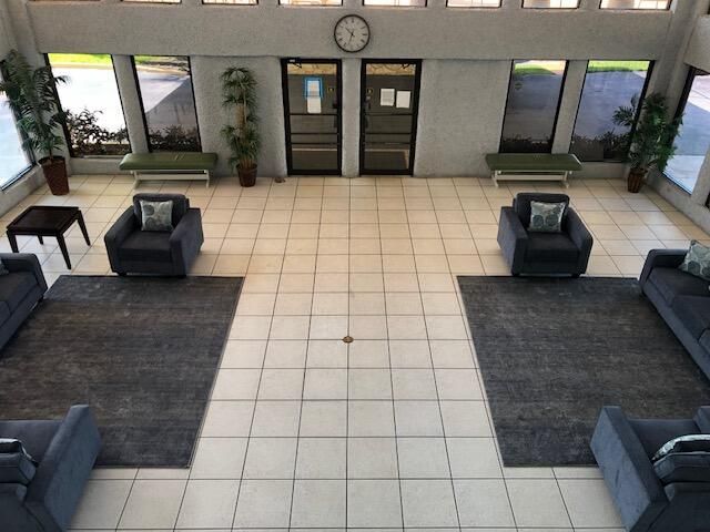 For Rent: $1,700 (1 beds, 1 baths, 741 Square Feet)