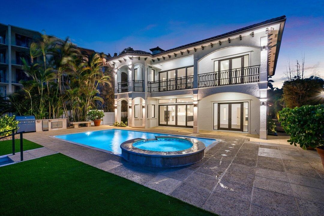 出租: $35,000 (4 贝兹, 4 浴室, 4157 平方英尺)