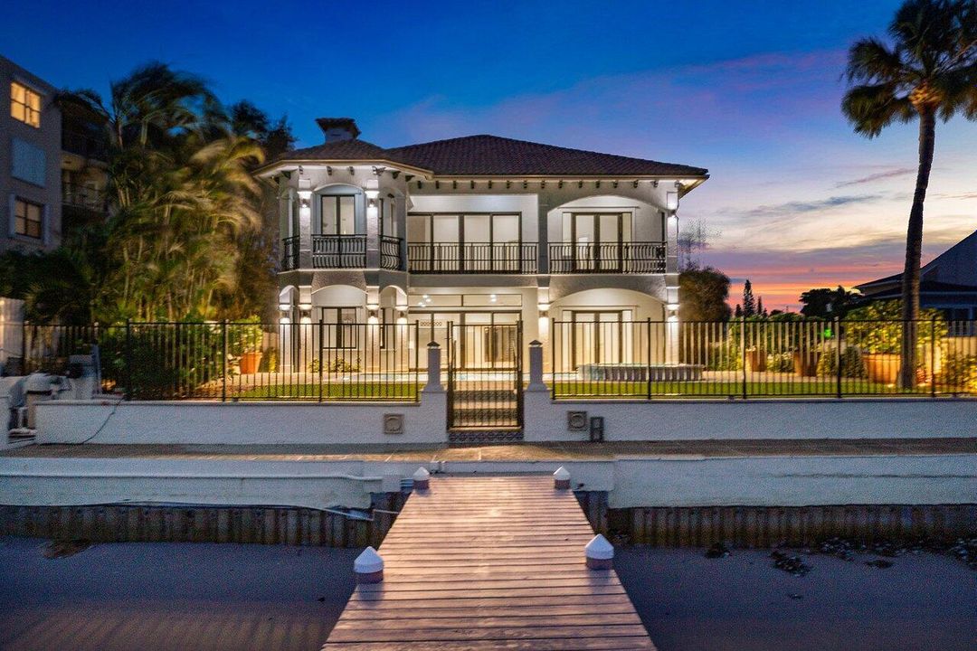 出租: $35,000 (4 贝兹, 4 浴室, 4157 平方英尺)